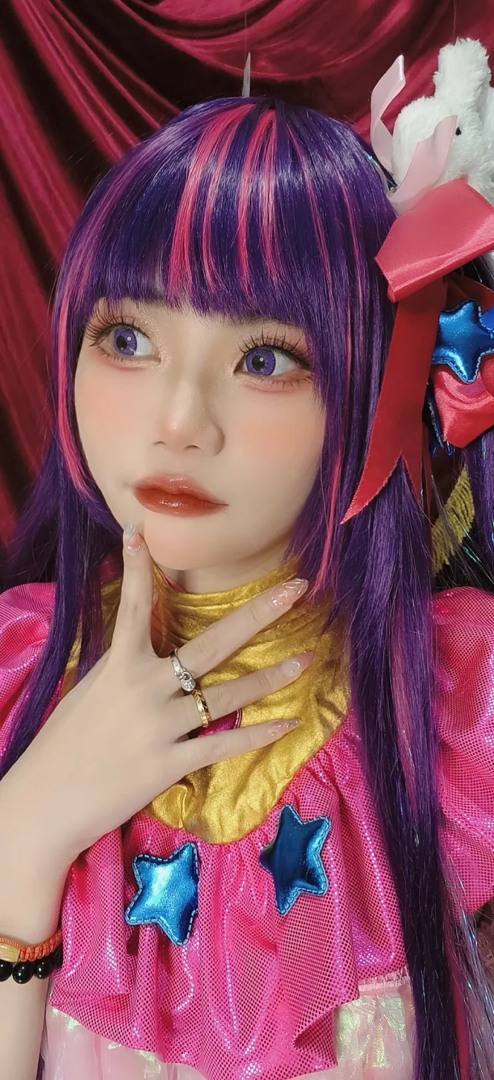 Cosplay Ai Hoshino rực rỡ sắc hồng, tái hiện hình tượng thần tượng quốc dân của Oshi no Ko Cosplay Ai Hoshino rực rỡ sắc hồng, tái hiện hình tượng thần tượng quốc dân của Oshi no Ko