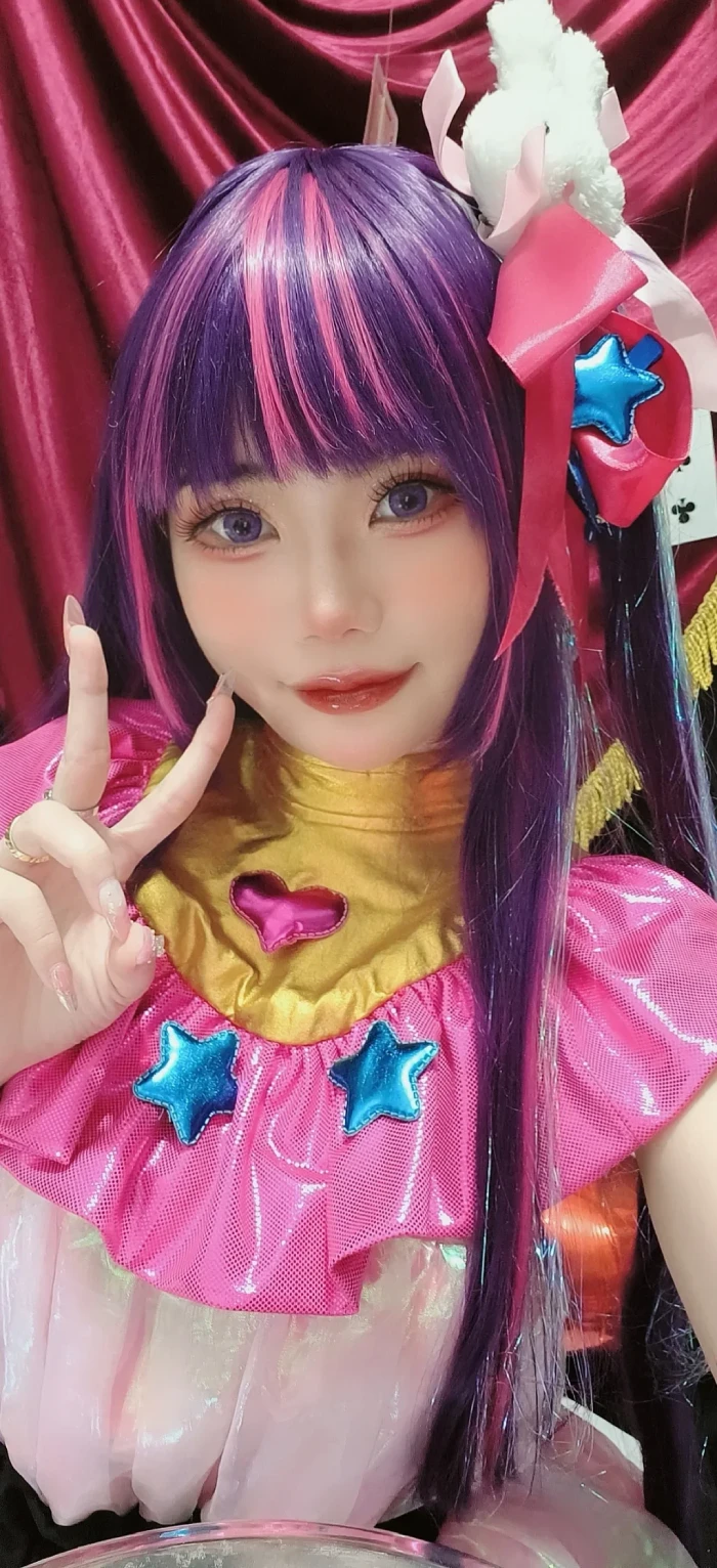 Cosplay Ai Hoshino rực rỡ sắc hồng, tái hiện hình tượng thần tượng quốc dân của Oshi no Ko Cosplay Ai Hoshino rực rỡ sắc hồng, tái hiện hình tượng thần tượng quốc dân của Oshi no Ko