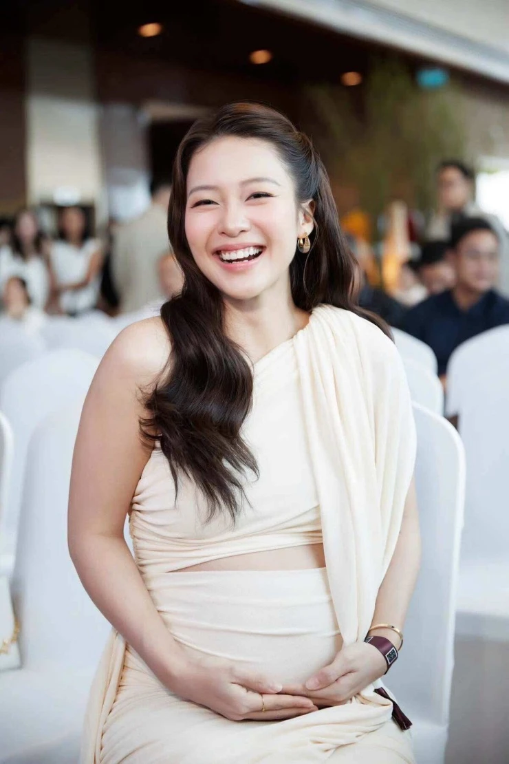 Cuộc sống của Khả Ngân khi mang thai con đầu lòng