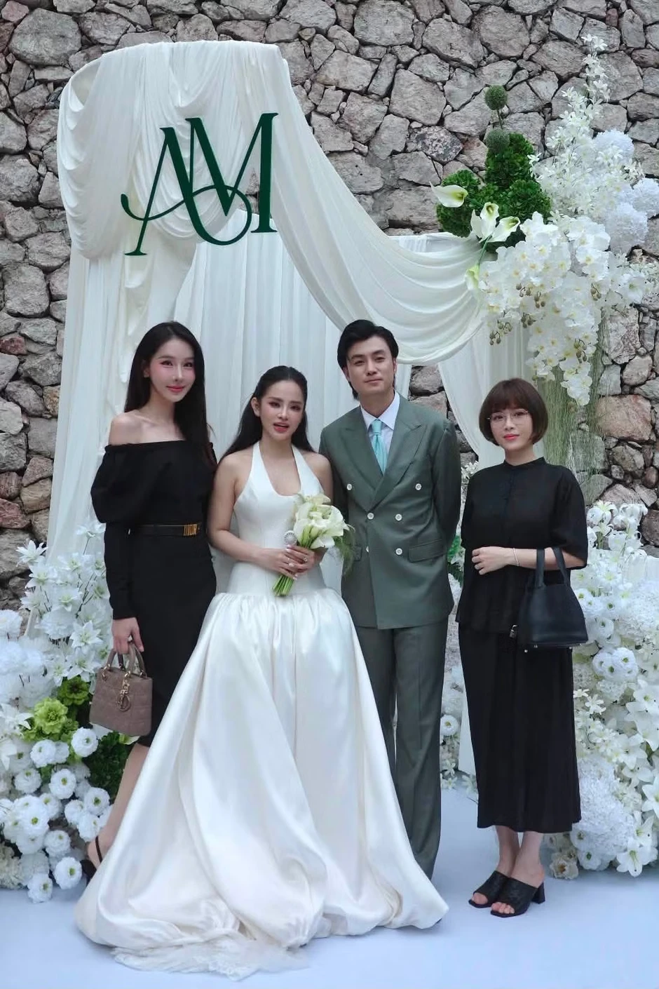 Đám cưới Vương Anh Ole và Mai Bừng Đám cưới Vương Anh Ole và Mai Bừng