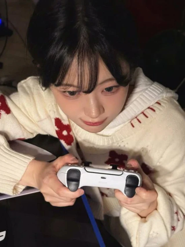 Đang lên sóng tương tác, nữ streamer bất ngờ gặp sự cố nh.ạy c.ảm, clip hút hơn nửa triệu lượt xem