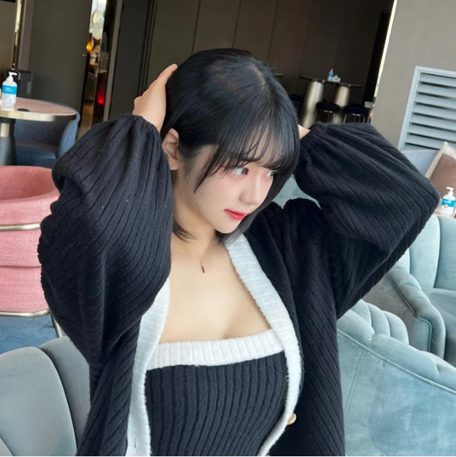 Đang lên sóng tương tác, nữ streamer bất ngờ gặp sự cố nh.ạy c.ảm, clip hút hơn nửa triệu lượt xem