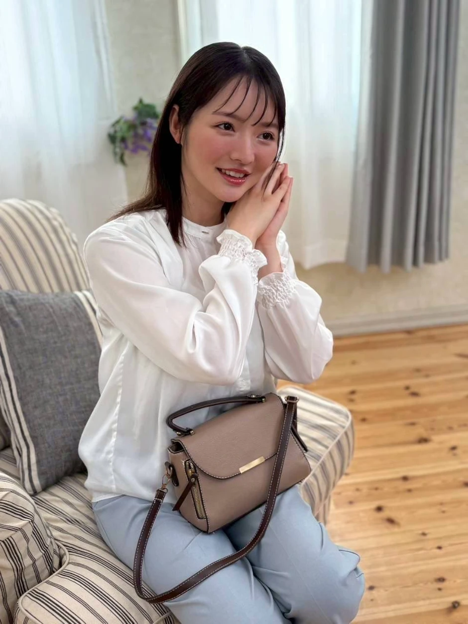 Đang theo nghề cổ vũ, cô nàng gợi cảm bất ngờ chuyển hướng làm hot girl tân binh, tiết lộ gây sốc fan hâm mộ