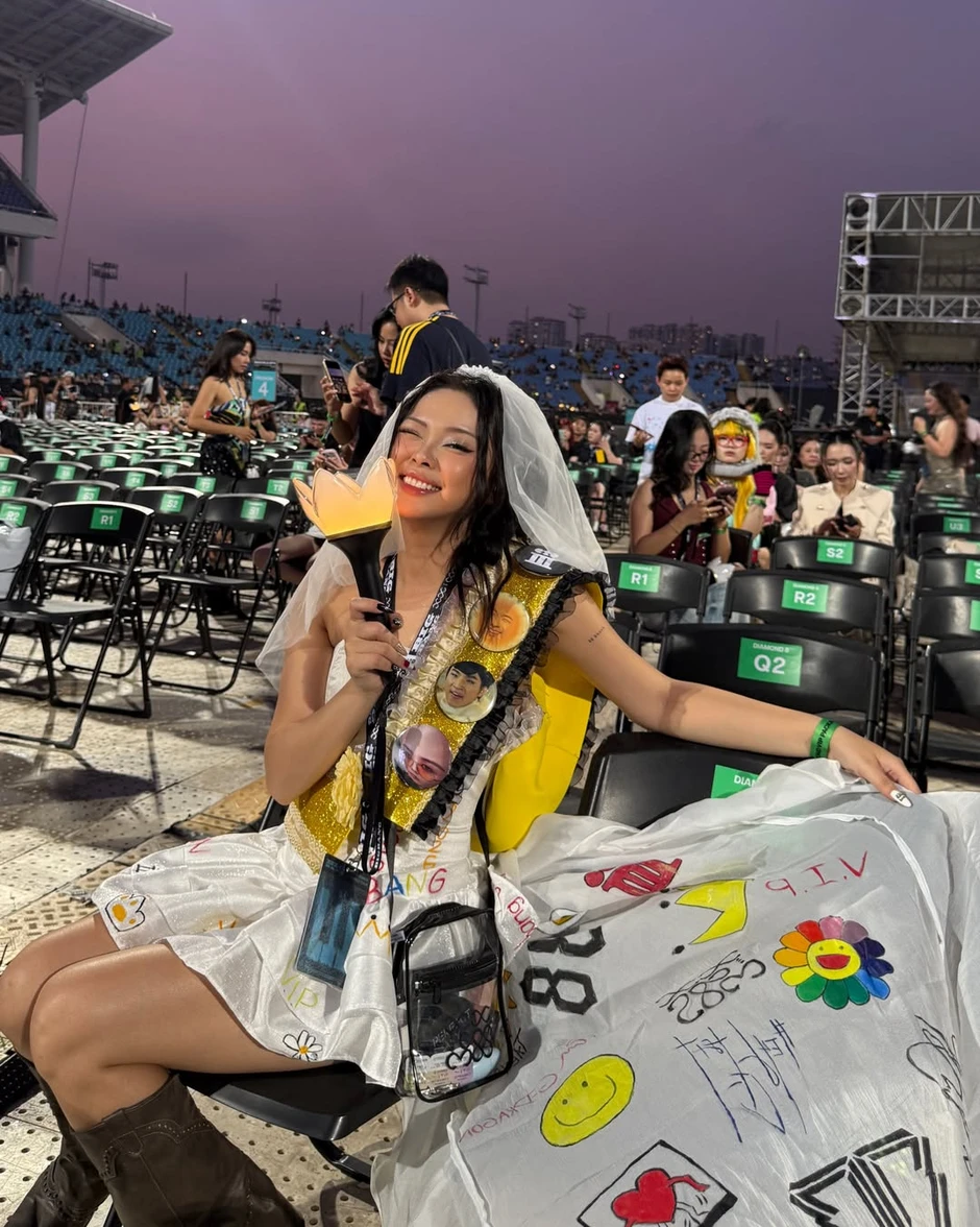 Danh tính "cô dâu concert" gây sốt tại show BIGBANG: Không phải lần đầu diện váy cưới đi đu thần tượng Danh tính "cô dâu concert" gây sốt tại show BIGBANG: Không phải lần đầu diện váy cưới đi đu thần tượng