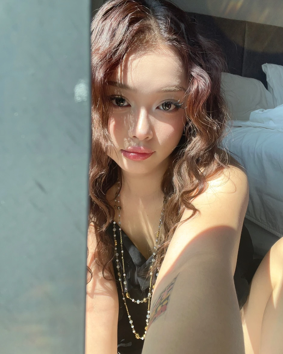 Danh tính "cô dâu concert" gây sốt tại show BIGBANG: Không phải lần đầu diện váy cưới đi đu thần tượng Danh tính "cô dâu concert" gây sốt tại show BIGBANG: Không phải lần đầu diện váy cưới đi đu thần tượng