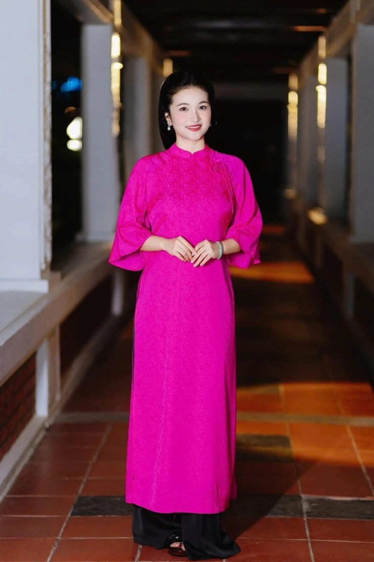 Điều đặc biệt về nữ ca sĩ xinh đẹp, giọng hát cao vút mới được thăng hàm Thiếu tá Điều đặc biệt về nữ ca sĩ xinh đẹp, giọng hát cao vút mới được thăng hàm Thiếu tá