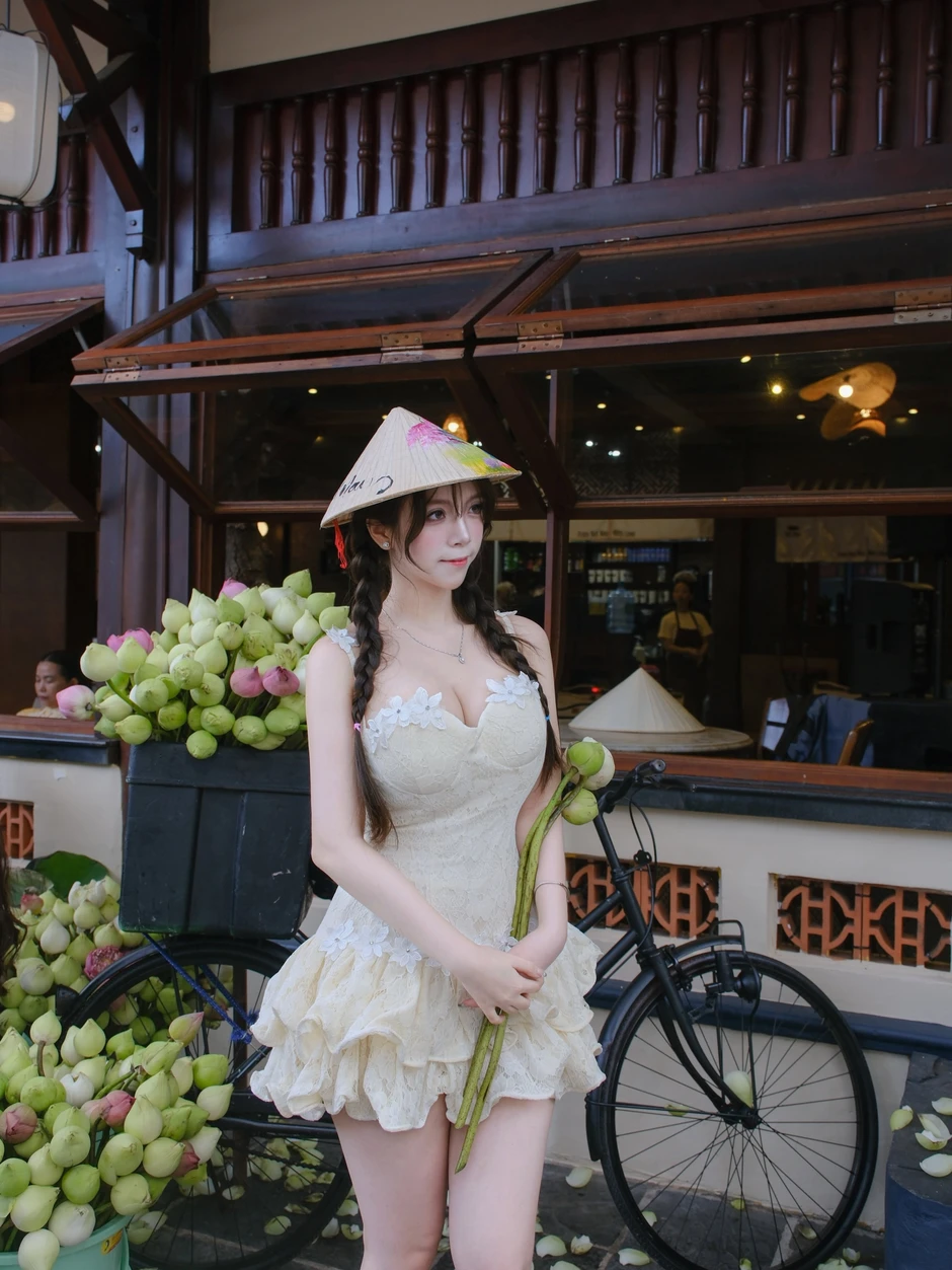 Đón thu ở Sài Gòn, hot girl xinh đẹp khéo léo có ngay một bộ ảnh "để đời"