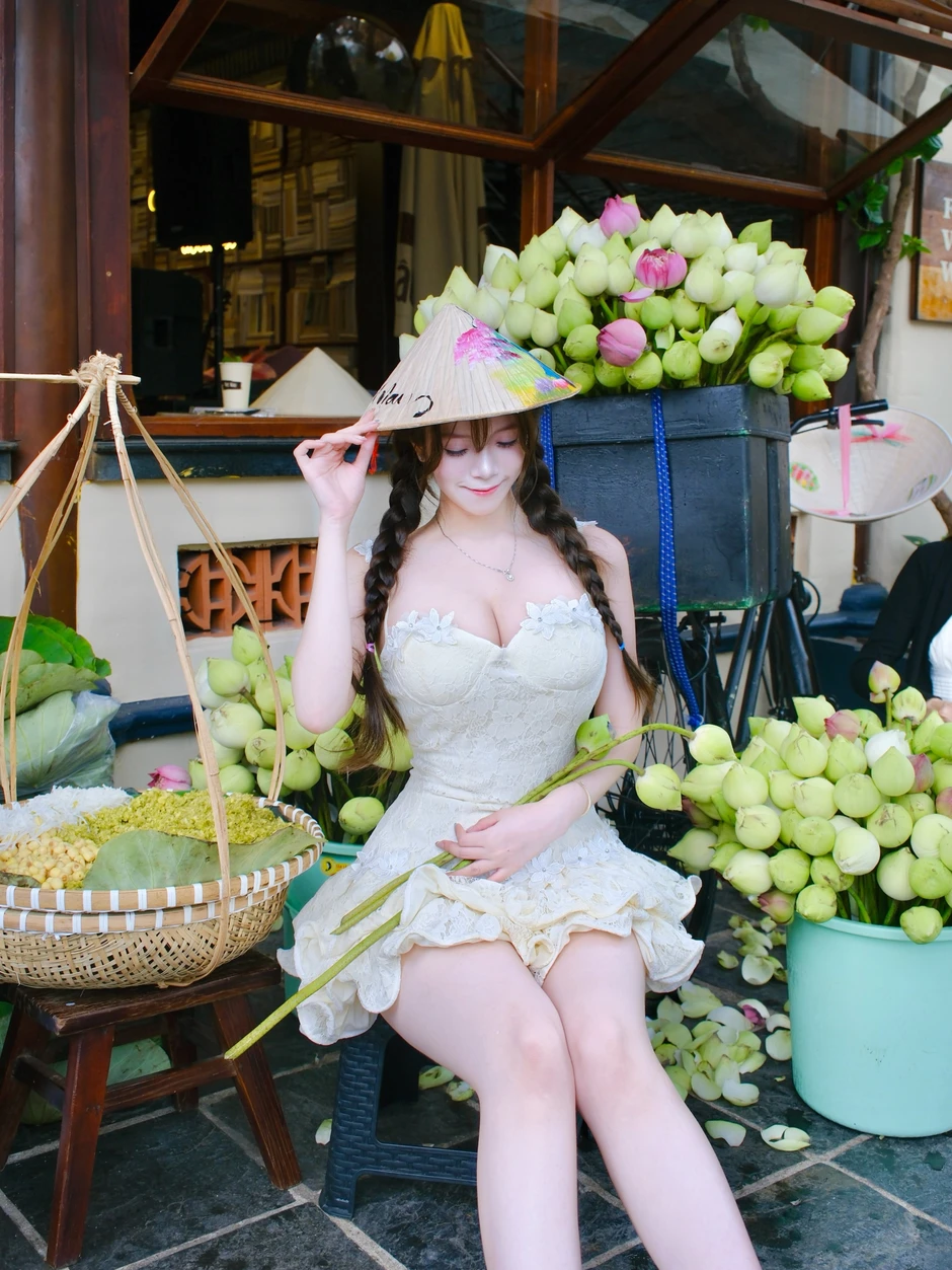 Đón thu ở Sài Gòn, hot girl xinh đẹp khéo léo có ngay một bộ ảnh "để đời"