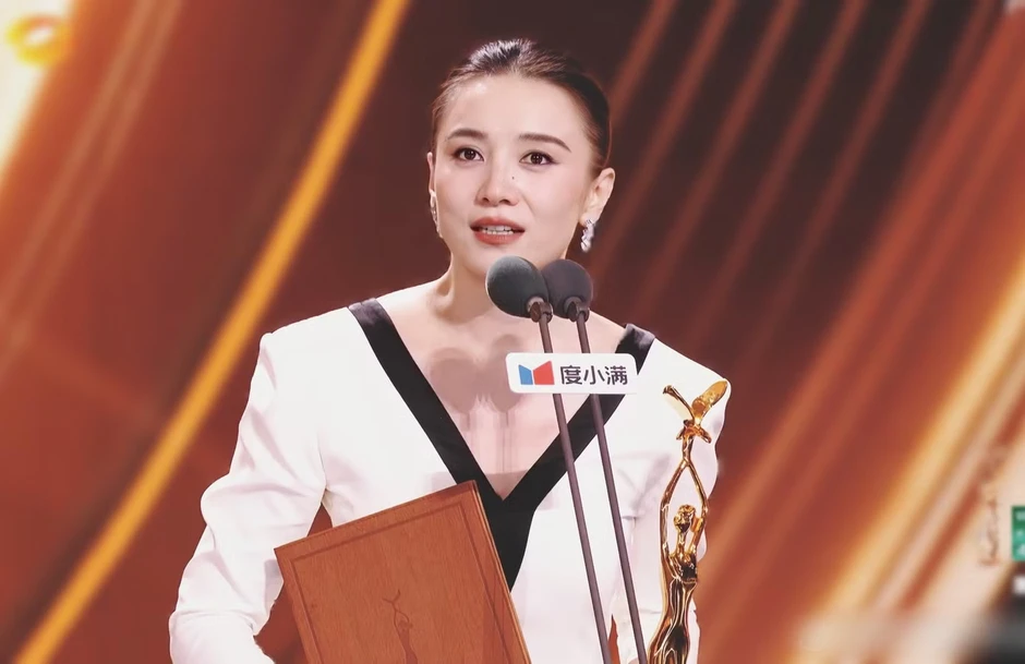 Dương Tử thua cuộc, giải thưởng Trung Quốc bị chỉ trích vì cợt nhả