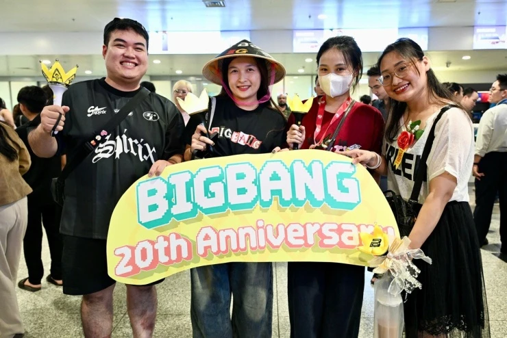 Fan Việt xếp hàng ở sân bay đón BigBang Fan Việt xếp hàng ở sân bay đón BigBang