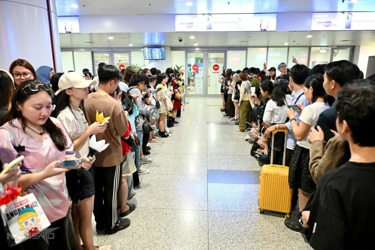 Fan Việt xếp hàng ở sân bay đón BigBang Fan Việt xếp hàng ở sân bay đón BigBang