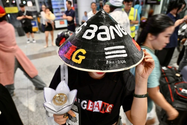 Fan Việt xếp hàng ở sân bay đón BigBang Fan Việt xếp hàng ở sân bay đón BigBang