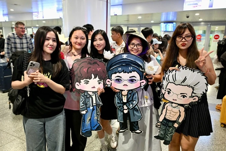 Fan Việt xếp hàng ở sân bay đón BigBang Fan Việt xếp hàng ở sân bay đón BigBang
