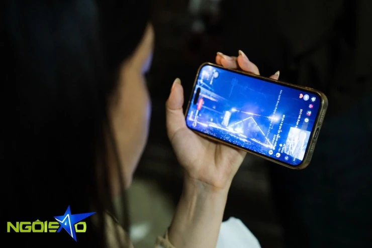 Hàng nghìn fan không vé bám rào, nhảy múa bên ngoài concert Big Bang Hàng nghìn fan không vé bám rào, nhảy múa bên ngoài concert Big Bang