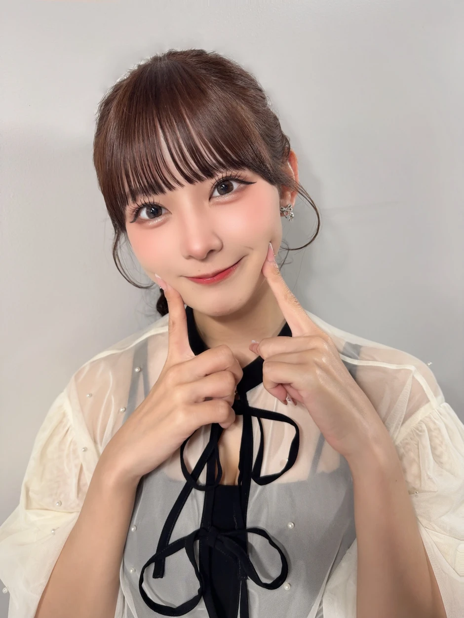 Hot girl Nhật Bản vướng bê bối lộ ảnh riêng tư, nghẹn ngào tiết lộ sự thật, thừa nhận "không còn lựa chọn"