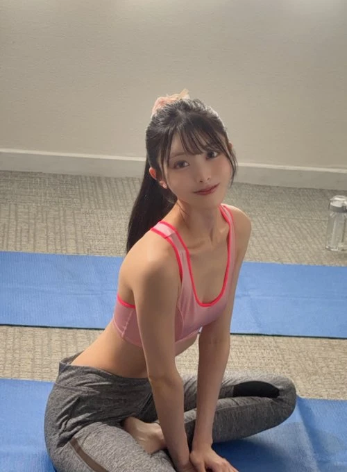 Hot girl tân binh tổ chức hẳn triển lãm ảnh cá nhân "e hèm" để kỷ niệm 1 năm "làm nghề"