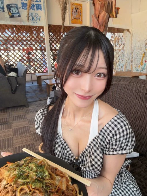 Hot girl tân binh tổ chức hẳn triển lãm ảnh cá nhân "e hèm" để kỷ niệm 1 năm "làm nghề"