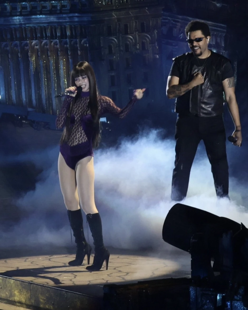 Jennie mặc cỡ này lên sân khấu thì fan ở dưới chịu làm sao được Jennie mặc cỡ này lên sân khấu thì fan ở dưới chịu làm sao được