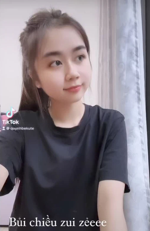 Không nhận ra nhan sắc thuở thơ ngây của hot dancer Quỳnh Meo