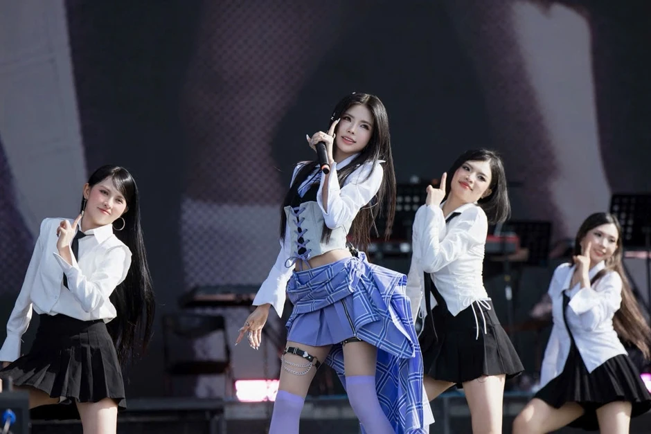 Không phải ở giải đấu, ngắm Mai Dora vừa lạ vừa quen trên sàn diễn idol Không phải ở giải đấu, ngắm Mai Dora vừa lạ vừa quen trên sàn diễn idol