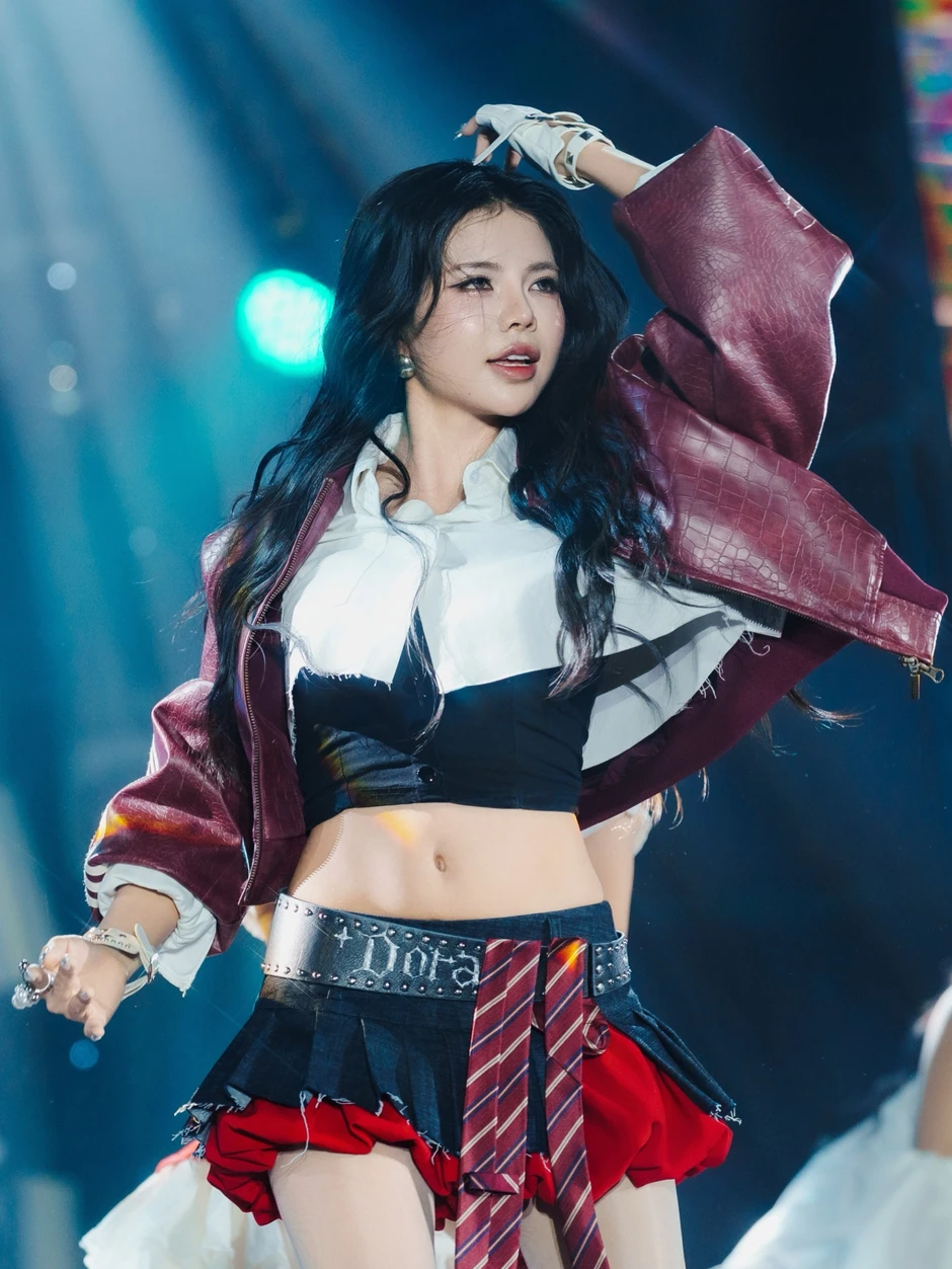 Không phải ở giải đấu, ngắm Mai Dora vừa lạ vừa quen trên sàn diễn idol Không phải ở giải đấu, ngắm Mai Dora vừa lạ vừa quen trên sàn diễn idol