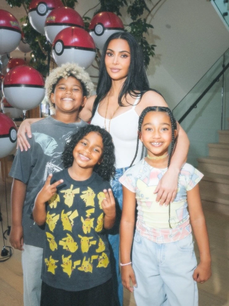 Kim Kardashian tiết lộ thuê 5 bảo mẫu chăm 4 con Kim Kardashian tiết lộ thuê 5 bảo mẫu chăm 4 con