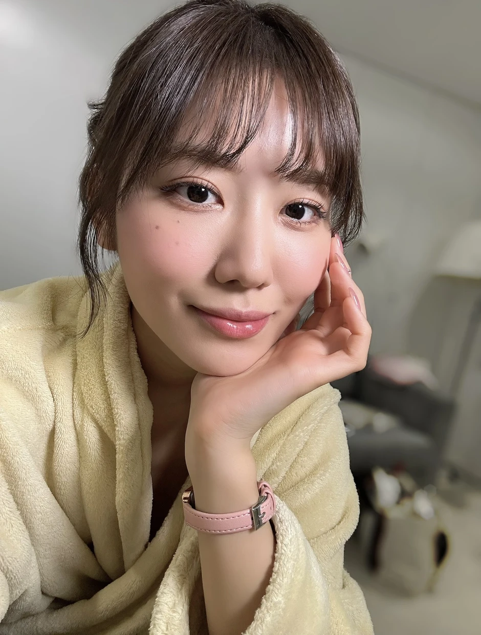 Kín tiếng nhưng vẫn sở hữu sức hút khổng lồ, hot girl Nhật Bản kỷ niệm 9 năm ra mắt, gửi lời tri ân xúc động tới fan