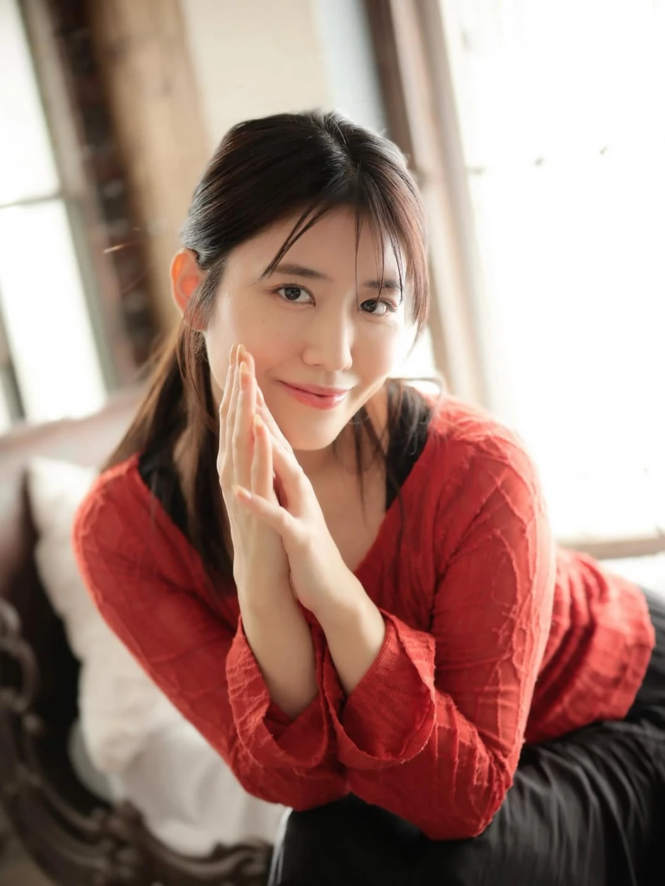 Kín tiếng nhưng vẫn sở hữu sức hút khổng lồ, hot girl Nhật Bản kỷ niệm 9 năm ra mắt, gửi lời tri ân xúc động tới fan