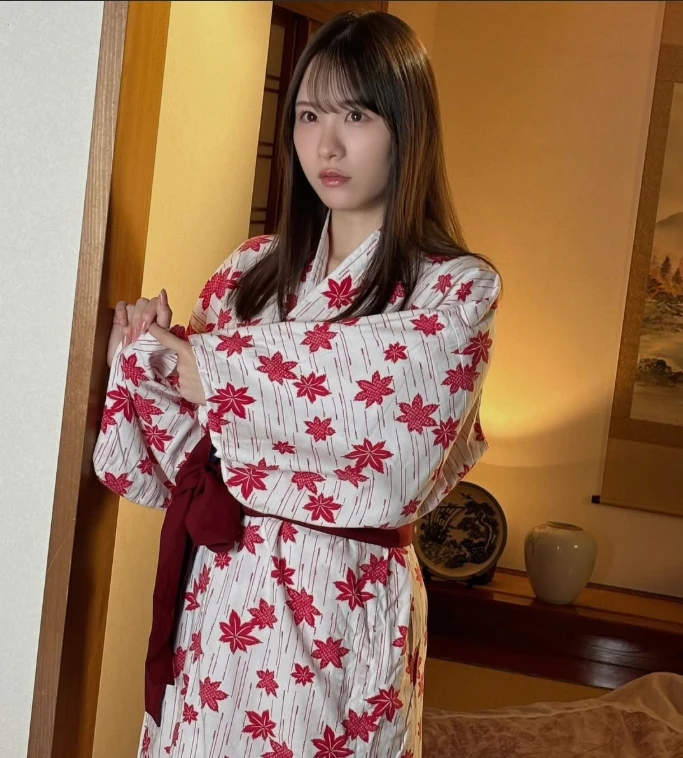 Làm hướng dẫn viên du lịch quá "mệt", hót-gơ đi theo con đường của Yua Mikami