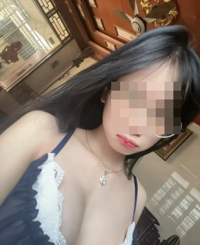 L.ộ cờ-nhíp "ứ ừ", nữ TikToker vẫn ngang nhiên quảng cáo app live (1.8)+ gây bức xúc dư luận