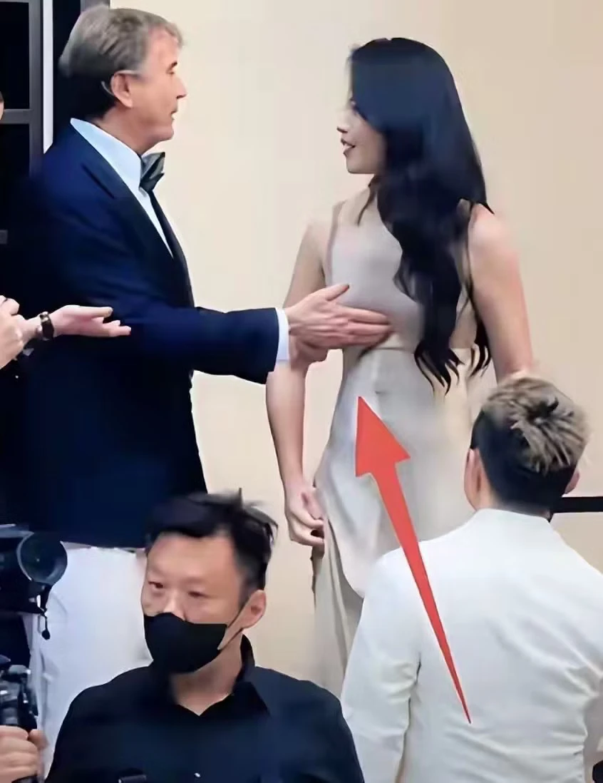 Lưu Đào bị sàm sỡ Lưu Đào bị sàm sỡ