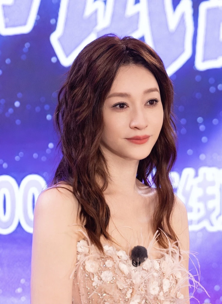 Lý Tiểu Nhiễm ly hôn