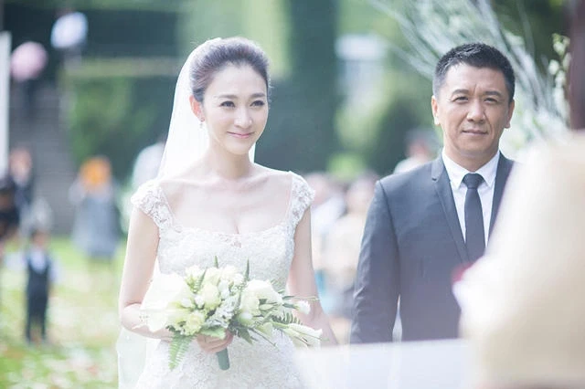 Lý Tiểu Nhiễm ly hôn