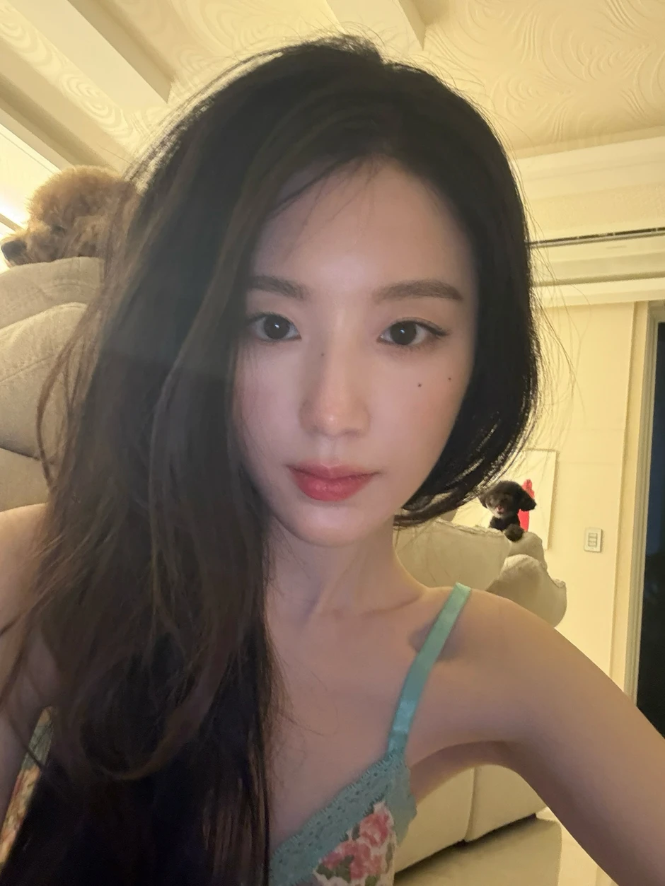 Mỹ nữ đứng ăn giữa đường khiến cả triệu người xao xuyến, biết mặt mộc mới bất ngờ Mỹ nữ đứng ăn giữa đường khiến cả triệu người xao xuyến, biết mặt mộc mới bất ngờ