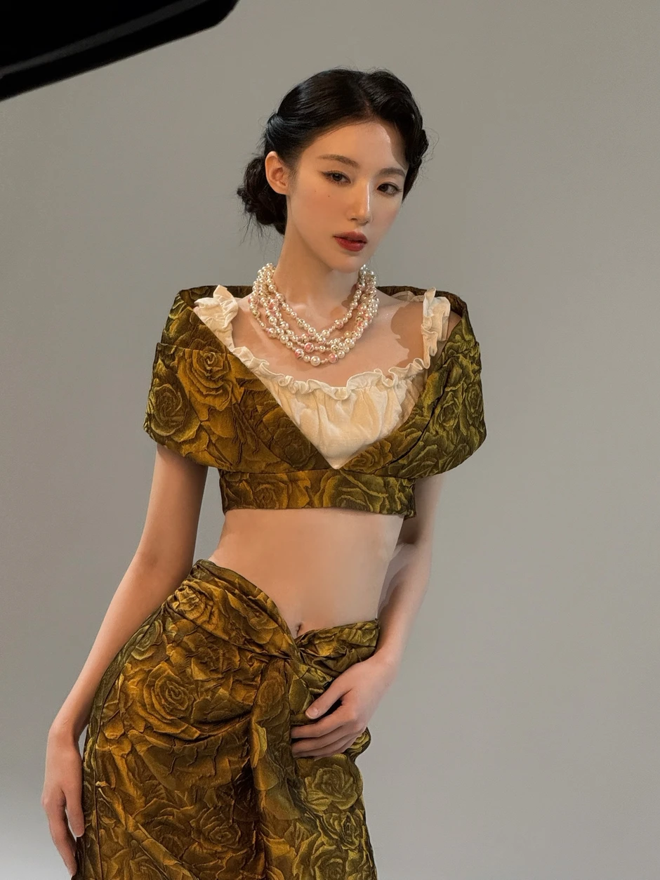Mỹ nữ đứng ăn giữa đường khiến cả triệu người xao xuyến, biết mặt mộc mới bất ngờ Mỹ nữ đứng ăn giữa đường khiến cả triệu người xao xuyến, biết mặt mộc mới bất ngờ