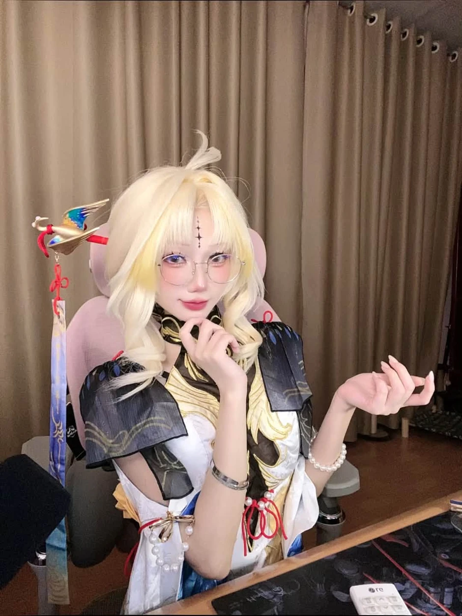 Màn đón Trung Thu ấn tượng nhất làng streamer với cặp “lồng đèn” căng mọng