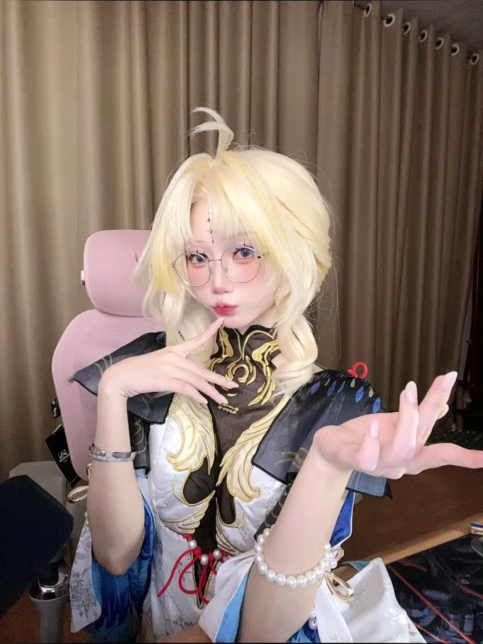 Màn đón Trung Thu ấn tượng nhất làng streamer với cặp “lồng đèn” căng mọng