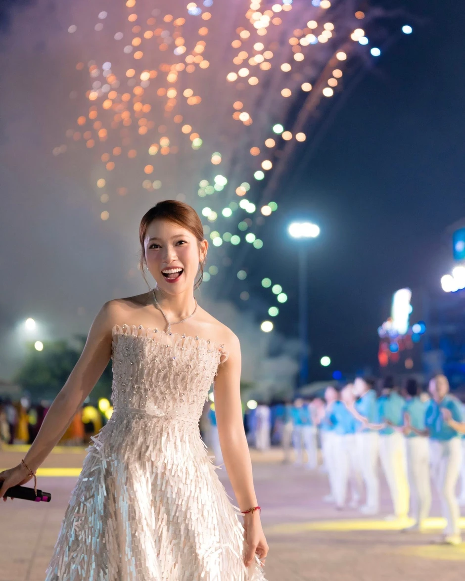 MC Khánh Vy và “aura” tri thức lên thẳng hot search