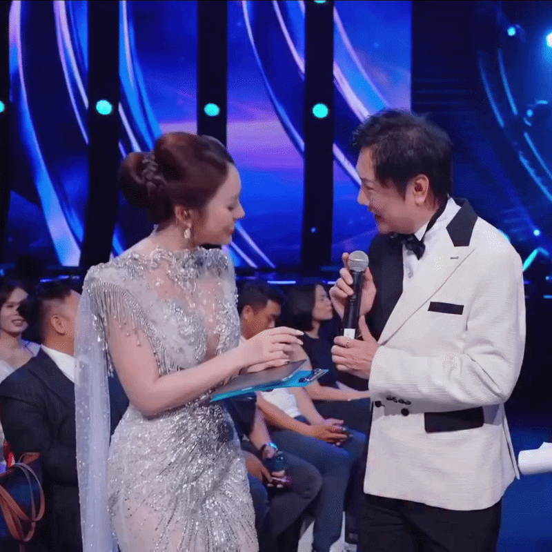MC Khánh Vy và “aura” tri thức lên thẳng hot search