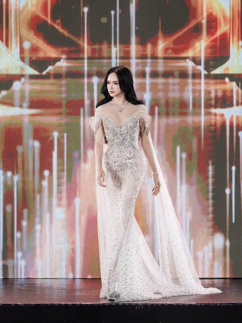 MC Khánh Vy và “aura” tri thức lên thẳng hot search