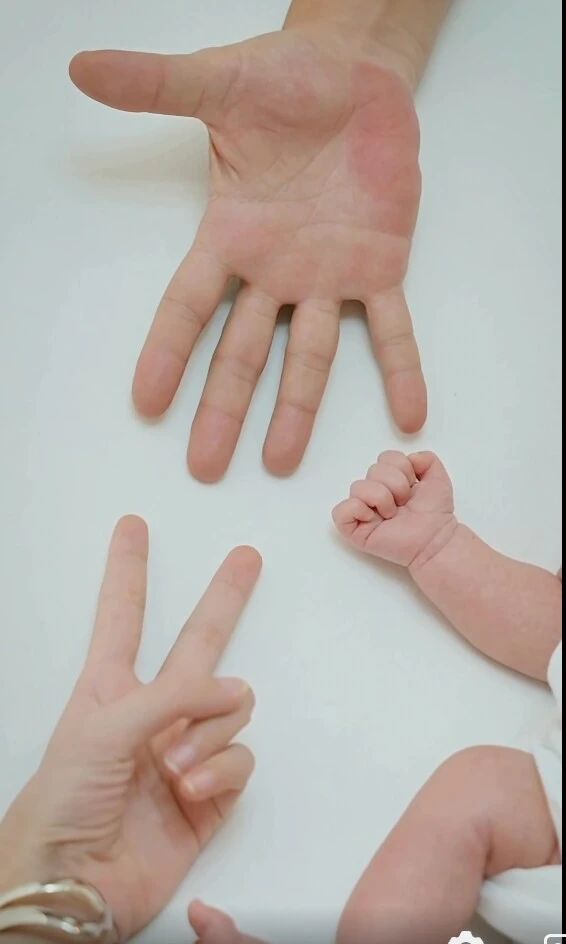 Mẹ vợ và 2 con trai Hồ Quang Hiếu gây chú ý