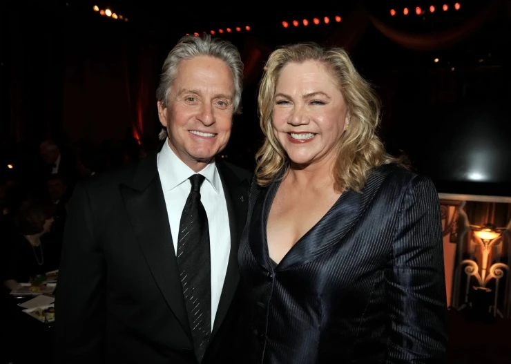 Michael Douglas thú nhận có cuộc tình bí mật với bạn diễn khi chưa ly hôn