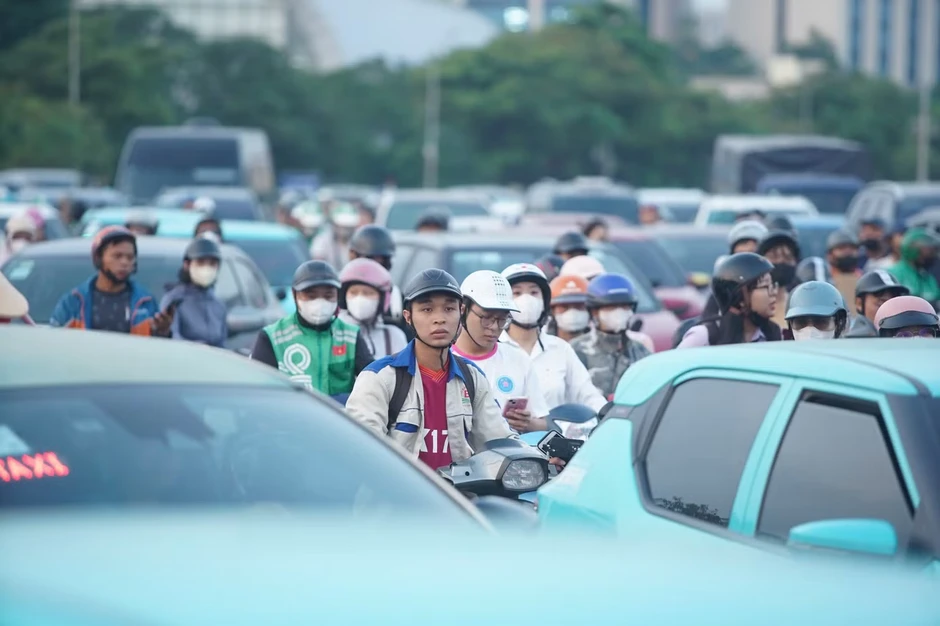 Mọi ngả đường đổ về sân Mỹ Đình đều tê liệt Mọi ngả đường đổ về sân Mỹ Đình đều tê liệt