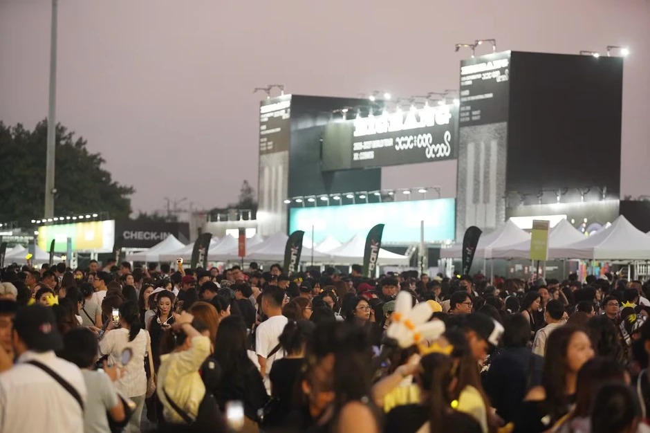 Mọi ngả đường đổ về sân Mỹ Đình đều tê liệt Mọi ngả đường đổ về sân Mỹ Đình đều tê liệt