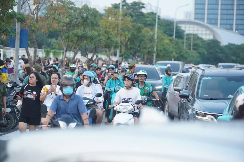Mọi ngả đường đổ về sân Mỹ Đình đều tê liệt Mọi ngả đường đổ về sân Mỹ Đình đều tê liệt