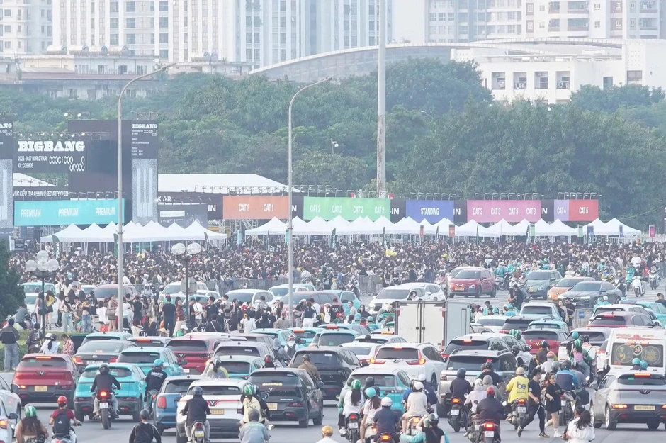 Mọi ngả đường đổ về sân Mỹ Đình đều tê liệt Mọi ngả đường đổ về sân Mỹ Đình đều tê liệt