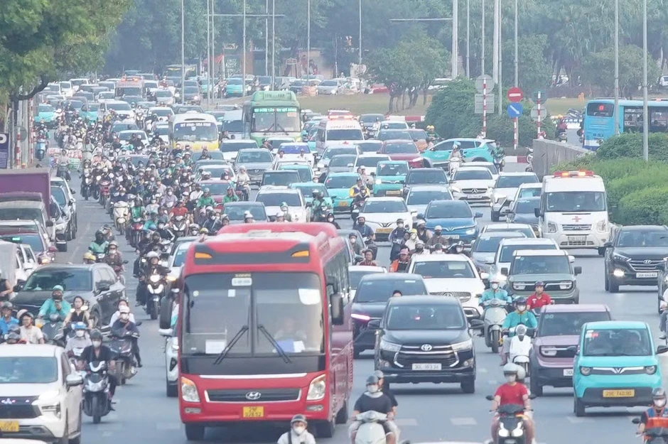 Mọi ngả đường đổ về sân Mỹ Đình đều tê liệt Mọi ngả đường đổ về sân Mỹ Đình đều tê liệt