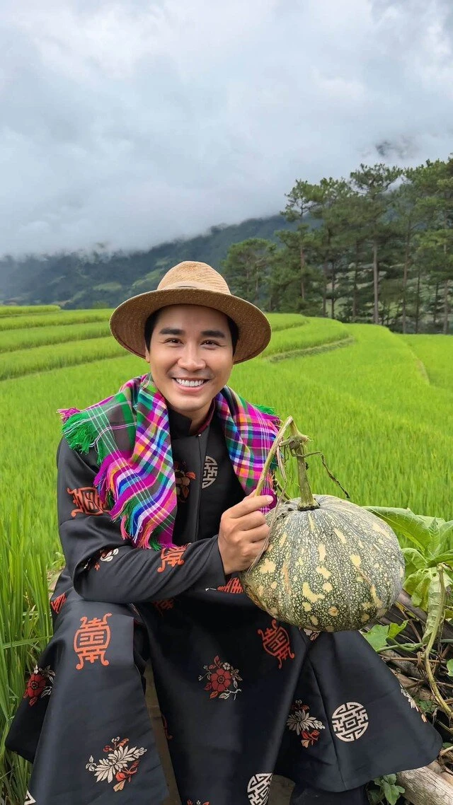Nam MC thay Quyền Linh dẫn chương trình Vì bạn xứng đáng là ai? Nam MC thay Quyền Linh dẫn chương trình Vì bạn xứng đáng là ai?