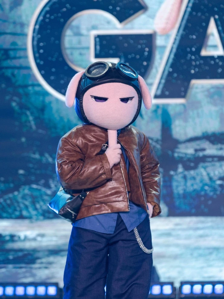 Negav lộ mặt ở The Masked Singer