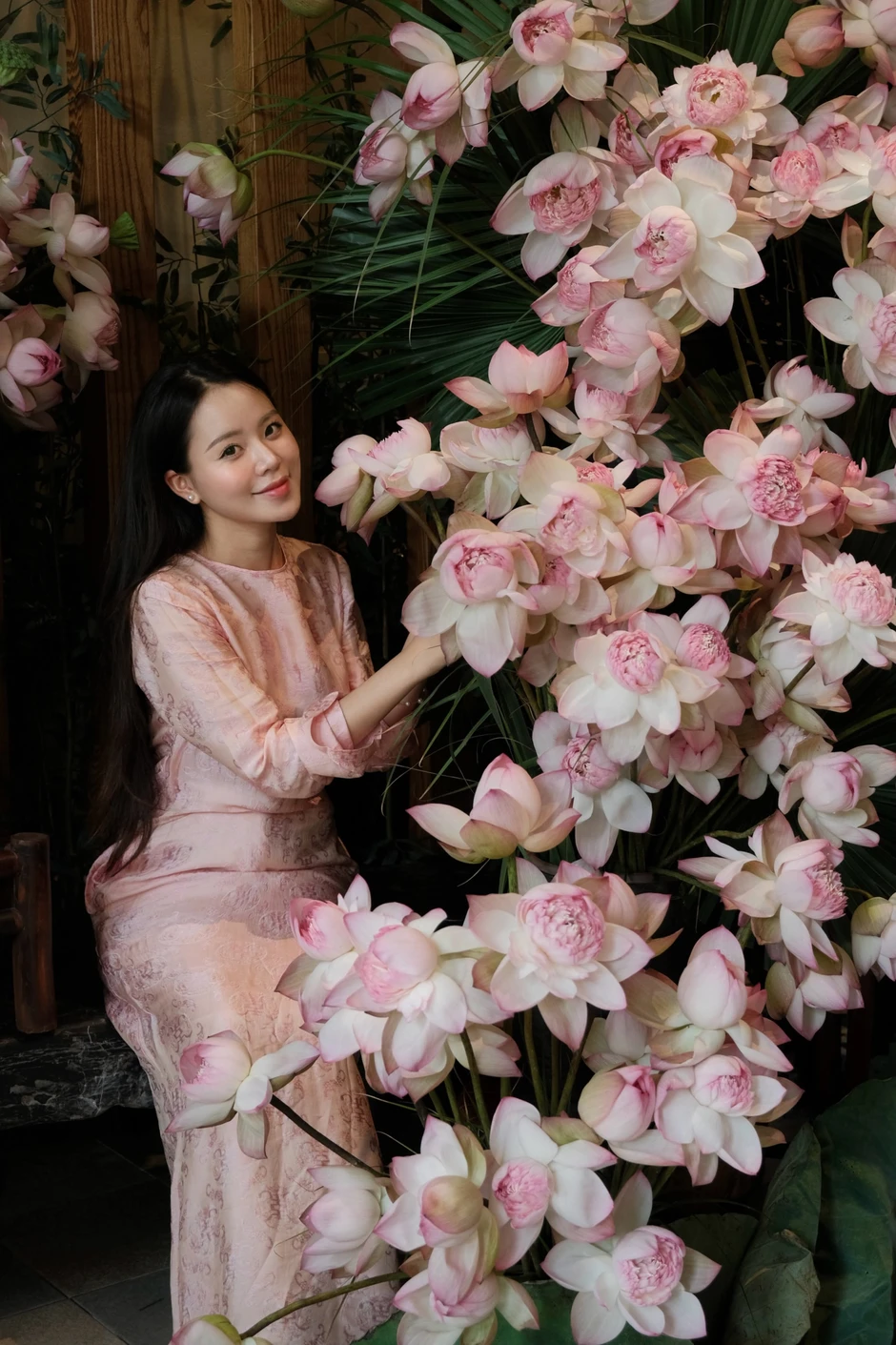 Ngẩn ngơ vì nhan sắc "gây thương nhớ" của cô giáo Ngữ văn trong ngày khai giảng